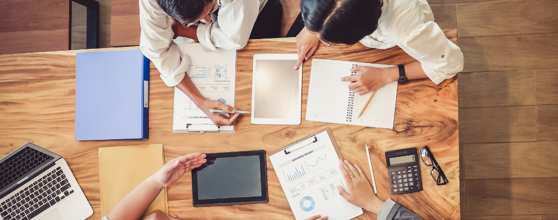 imagem de pessoas de marketing trabalhando